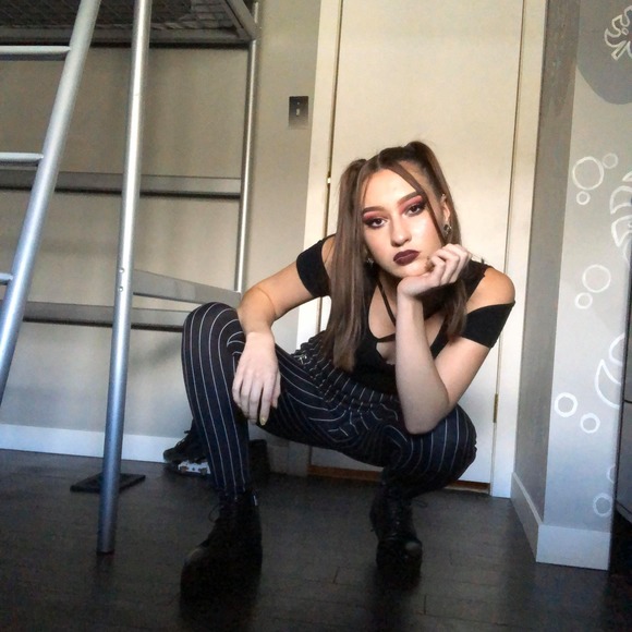 Meet your Posher, Randi - Picture 1 of 1